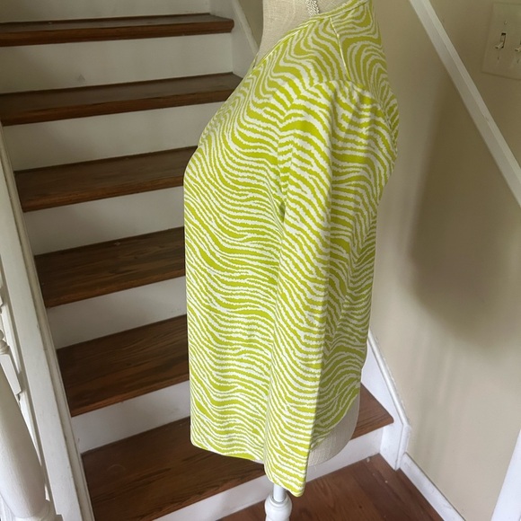 J McLaughlin Zebra Print Catalina Cloth Top Peridot and White 3/4 Sleeve - Picture 2 of 9